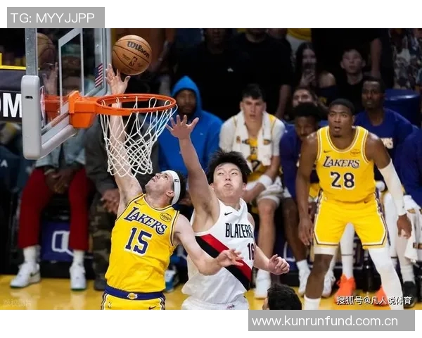 湖人阵容捉襟见肘仅剩十人出战背靠背对抗开拓者三名双向合同球员参战